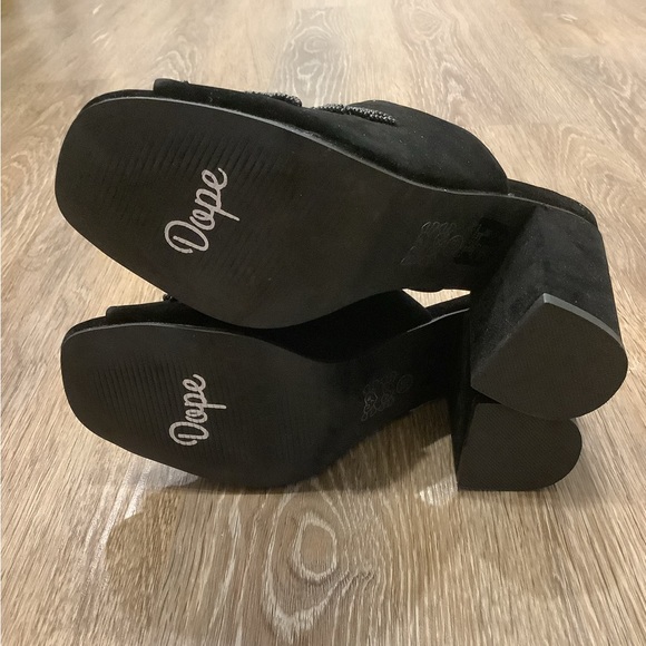 NEW, CHIC** - IRON FIST Mary Jane Cannabis Leaf Slide | OFFERS WELCOME! - Picture 8 of 15